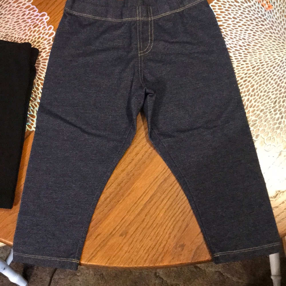 2 pair of 7/8 Capri leggings